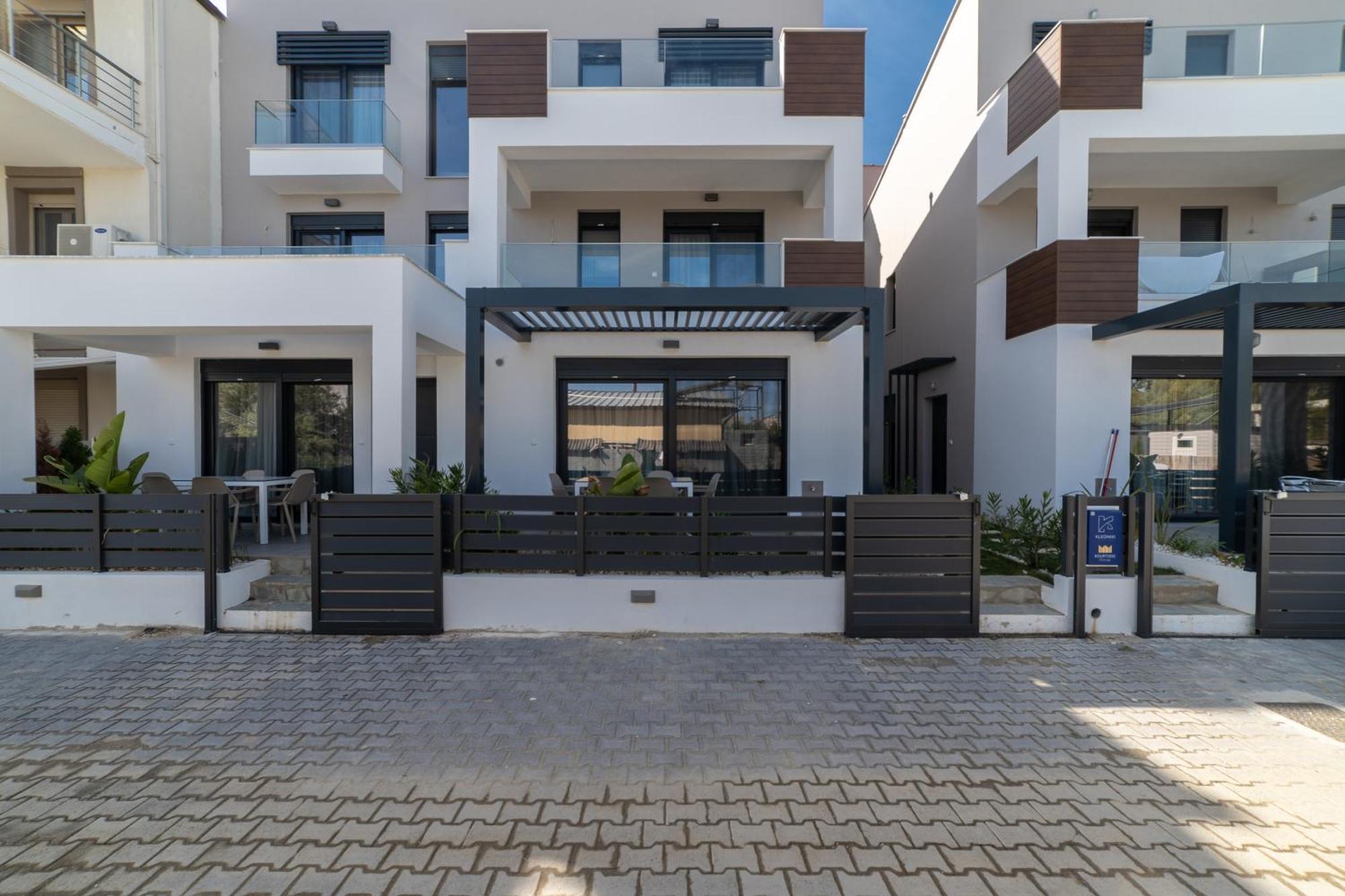 Kleoniki & Irida Residential Complexes Apartment Ofrinion Bagian luar foto