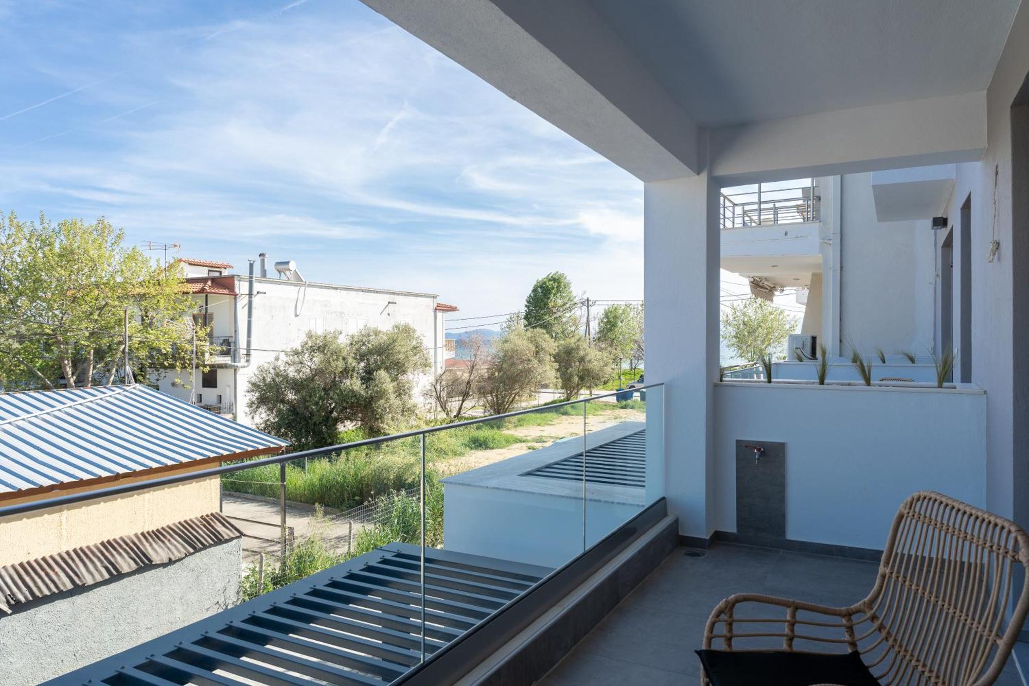 Kleoniki & Irida Residential Complexes Apartment Ofrinion Bagian luar foto