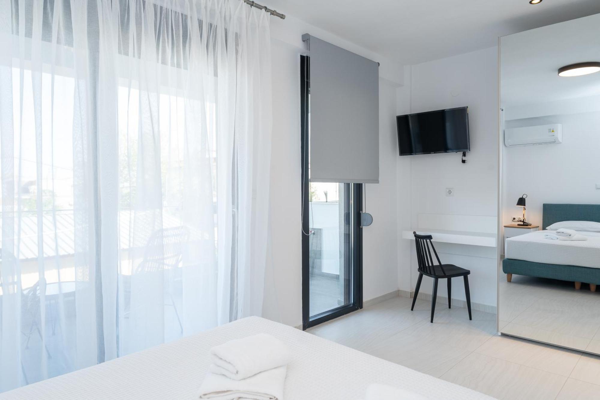 Kleoniki & Irida Residential Complexes Apartment Ofrinion Bagian luar foto